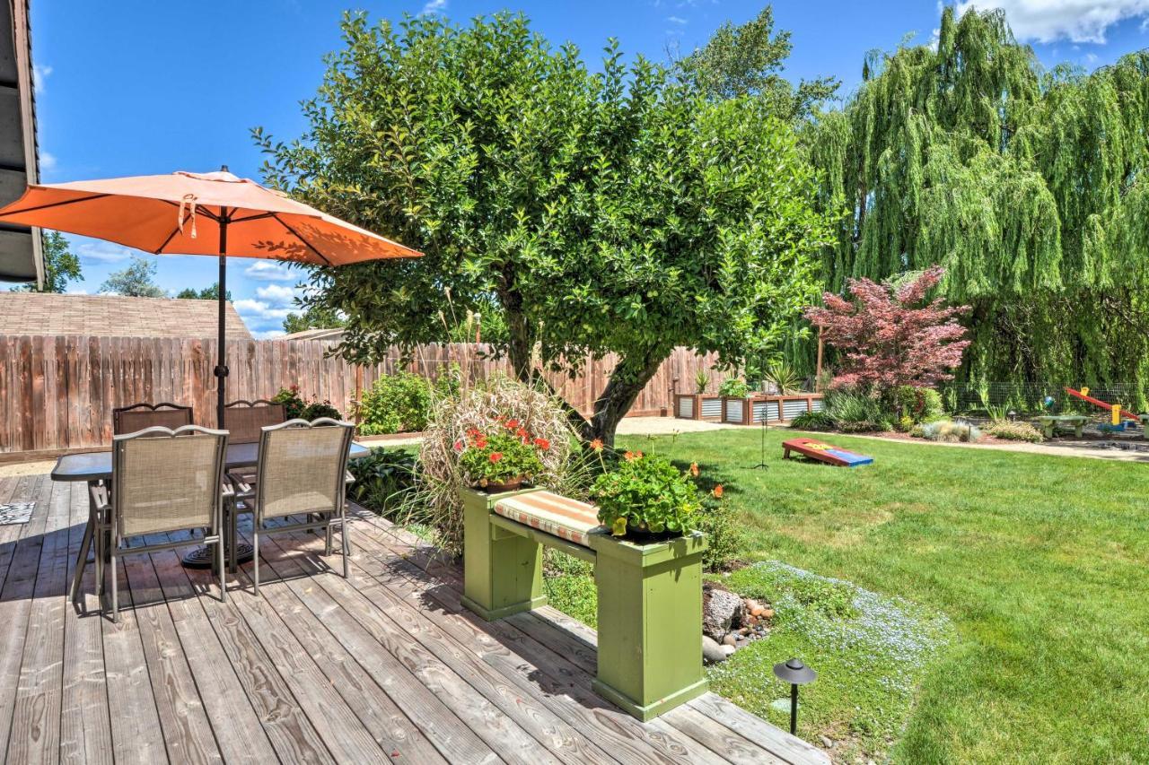 Central Medford Family Retreat With Large Yard! Bagian luar foto