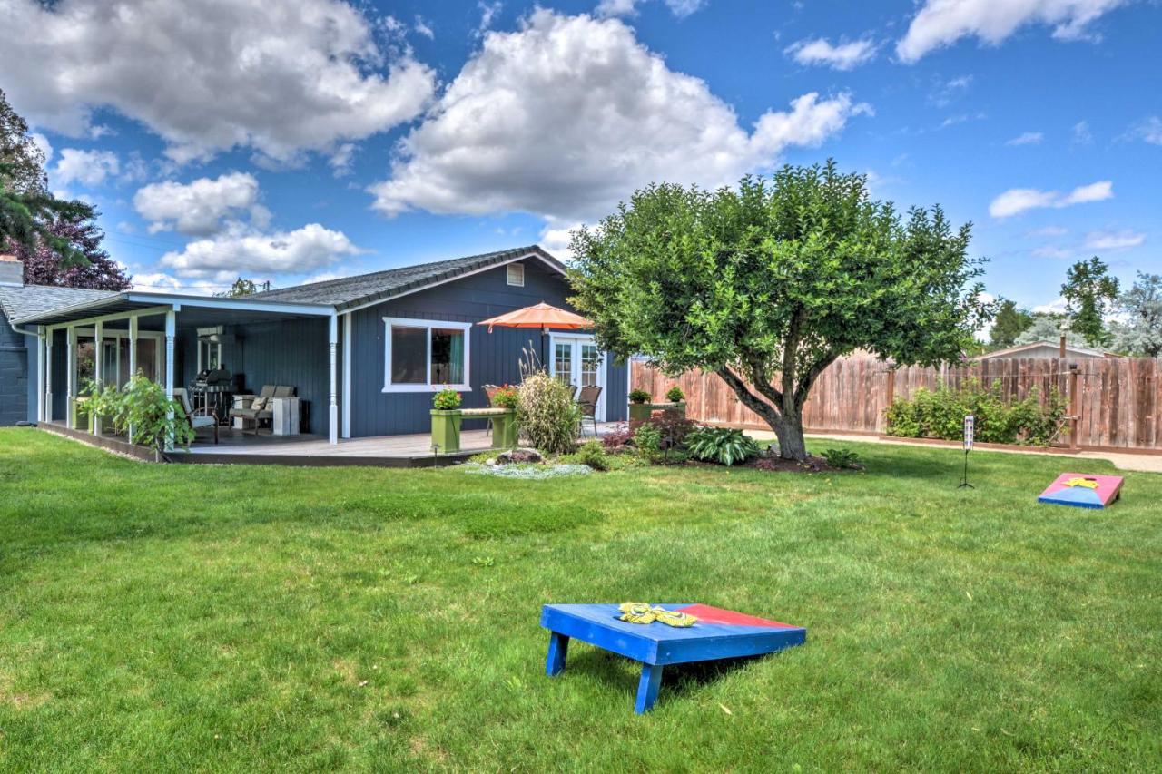 Central Medford Family Retreat With Large Yard! Bagian luar foto