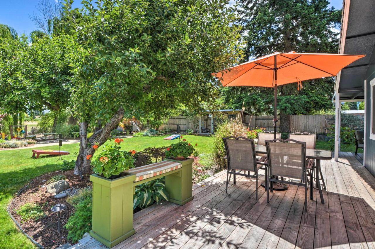 Central Medford Family Retreat With Large Yard! Bagian luar foto