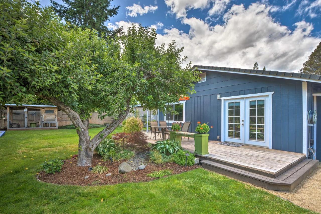 Central Medford Family Retreat With Large Yard! Bagian luar foto