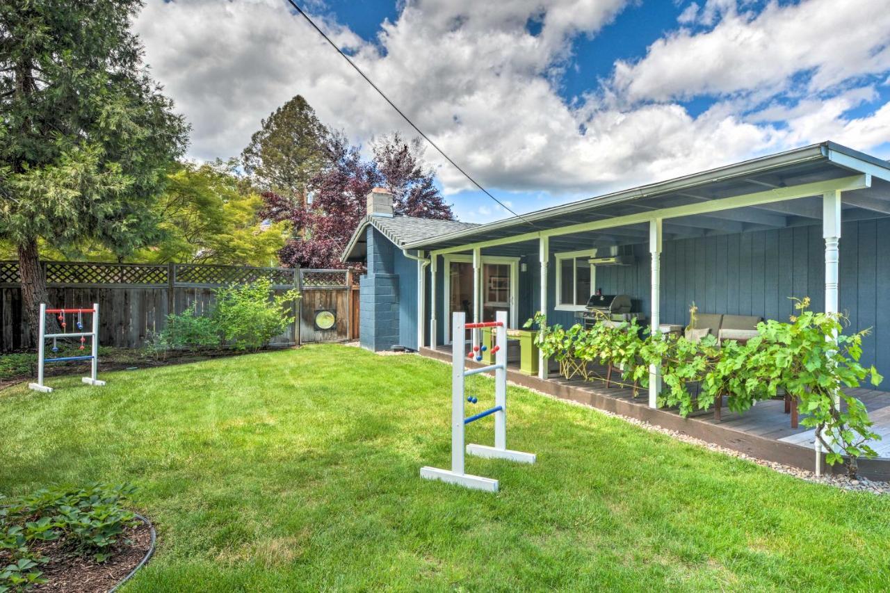 Central Medford Family Retreat With Large Yard! Bagian luar foto