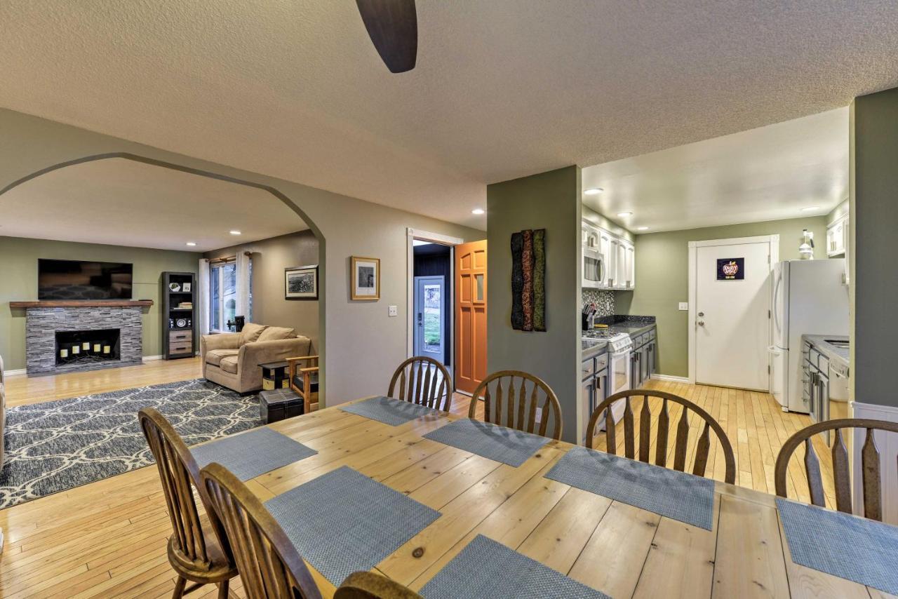 Central Medford Family Retreat With Large Yard! Bagian luar foto