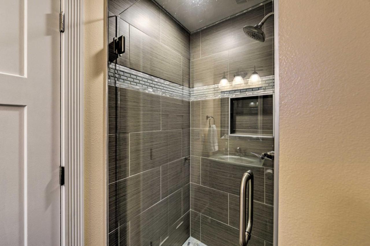 Central Medford Family Retreat With Large Yard! Bagian luar foto