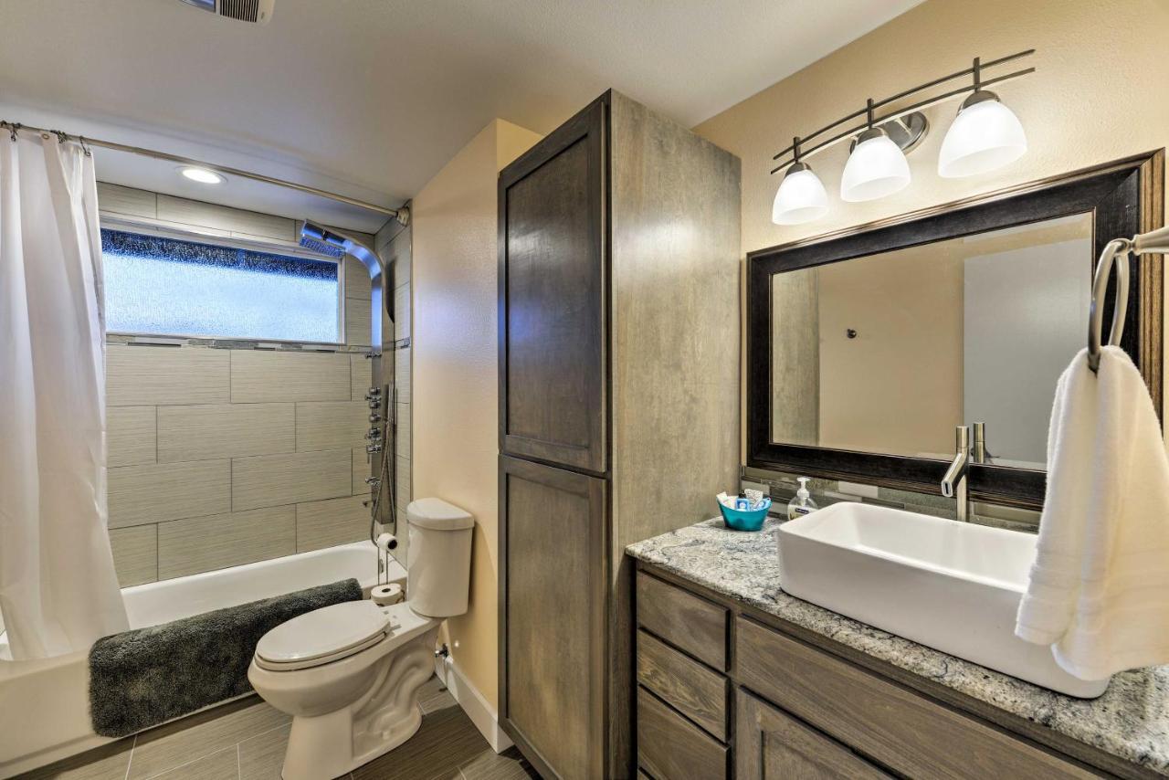 Central Medford Family Retreat With Large Yard! Bagian luar foto